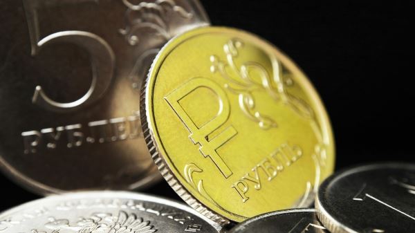 Эксперты предсказали курс рубля в августе