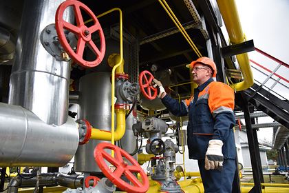 «Газпром» снизит прокачку газа через Украину