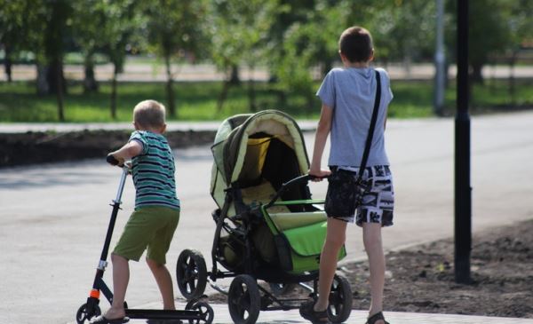Юрист: в России с 1 сентября повысят важное пособие для матерей